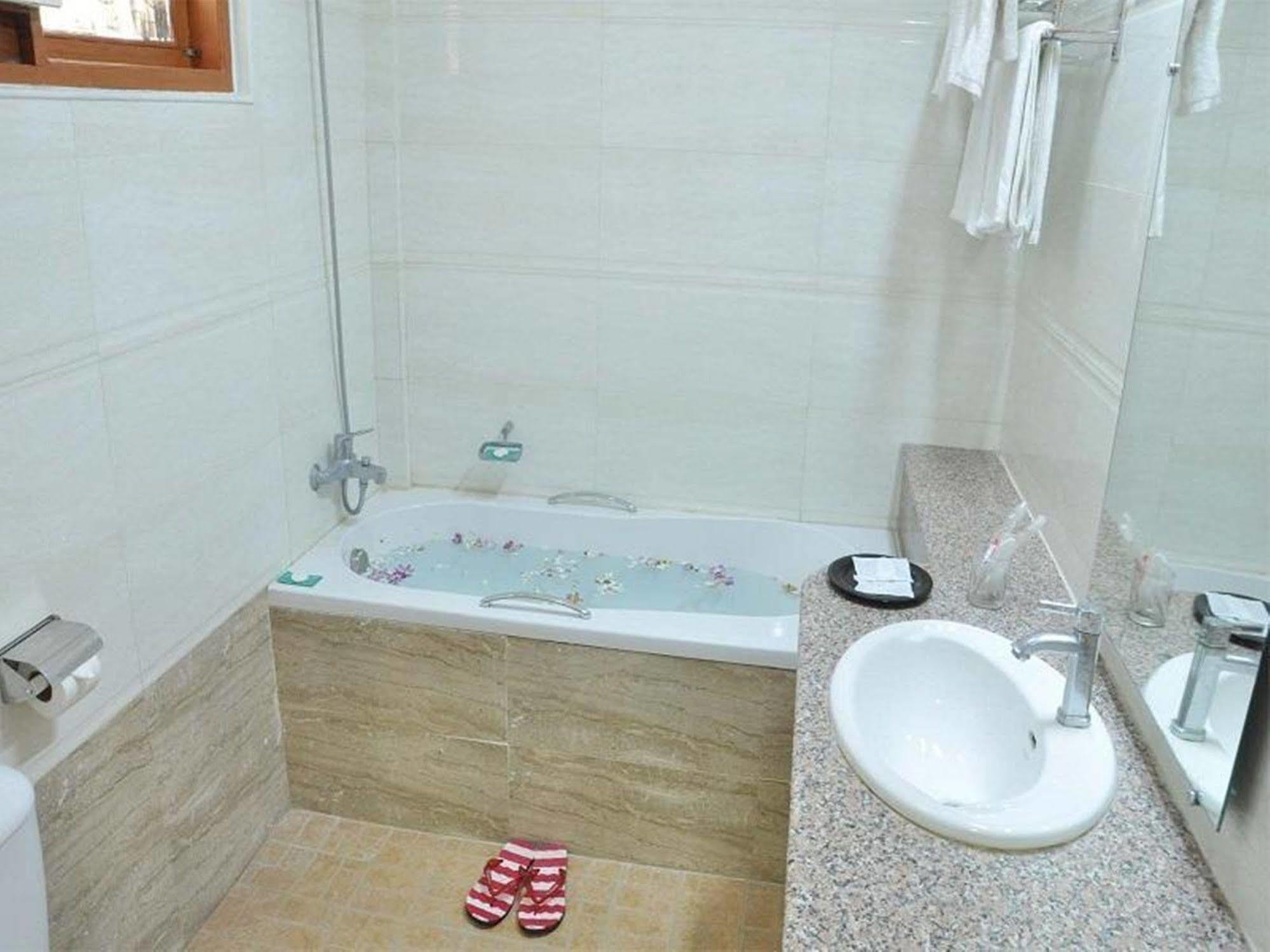 Green Land Motel Баган Екстериор снимка